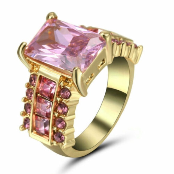 Jewelry - Pink Crystal Ring Size 6